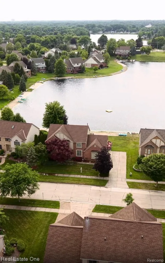 6489 Shoreline Drive Troy City MI 48085