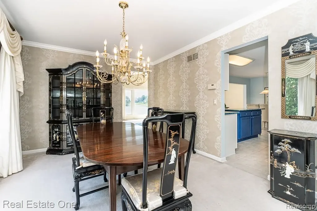 6489 Shoreline Drive Troy City MI 48085
