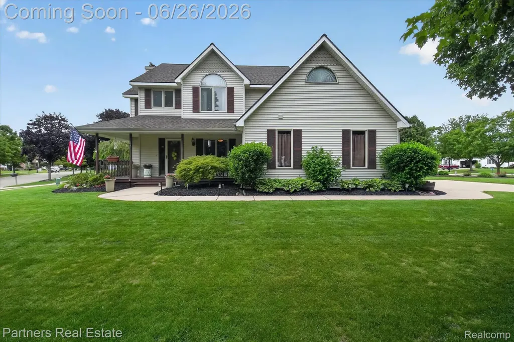 627 W Caledonia Street Howell City MI 48843