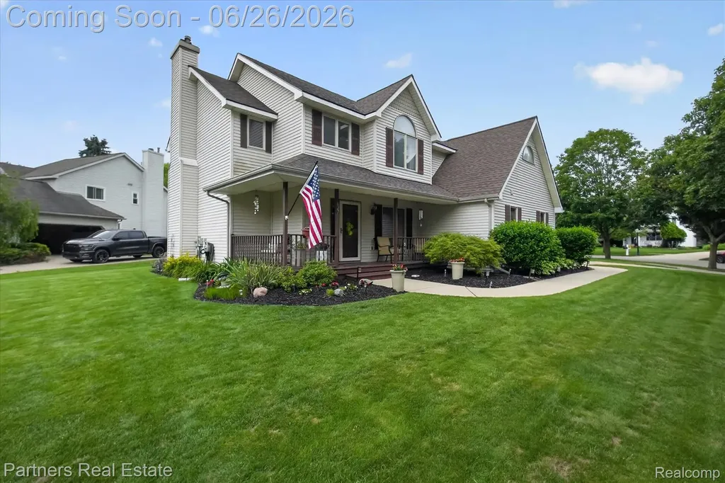 627 W Caledonia Street Howell City MI 48843