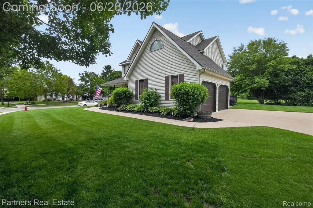 627 W Caledonia Street Howell City MI 48843