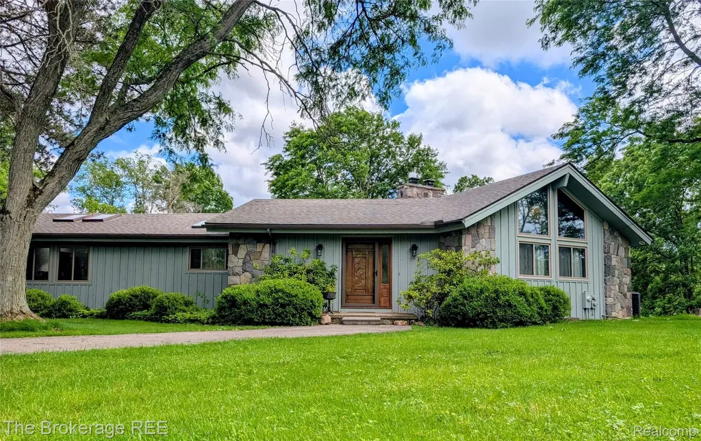 8475 Knox Road Springfield Charter Township MI 48348