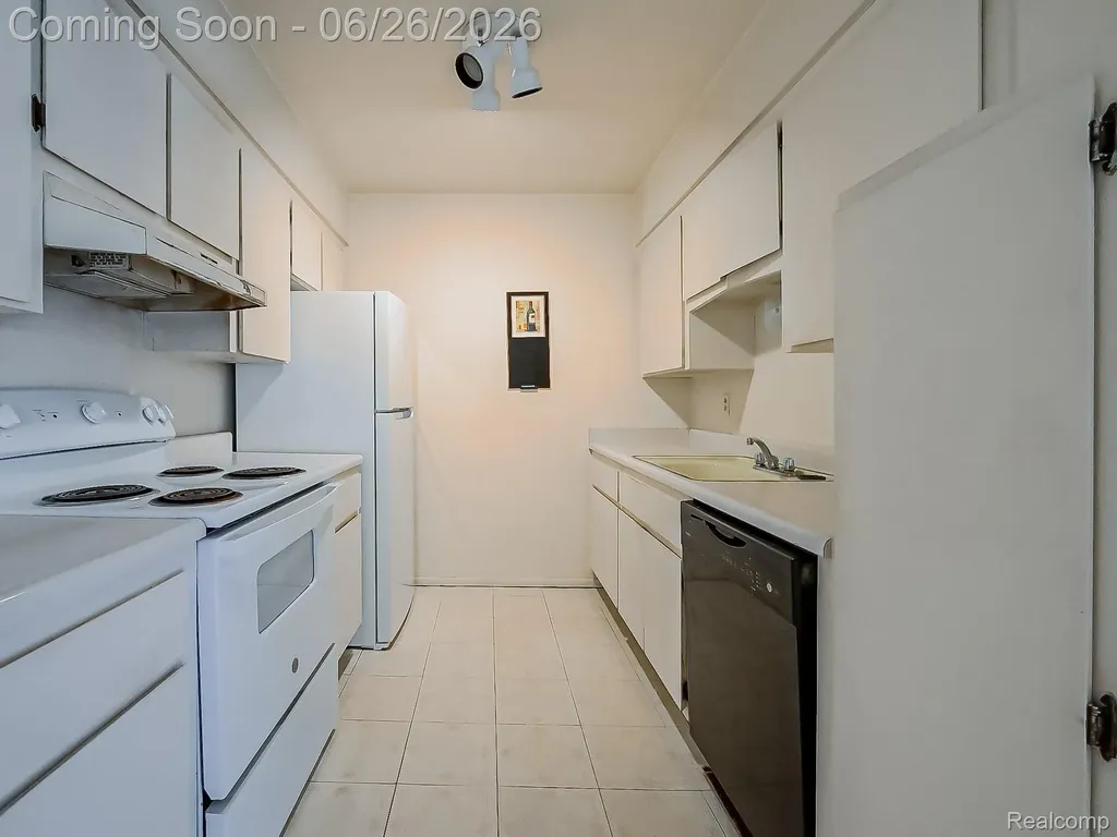 32125 Beaconsfield Street Roseville City MI 48066