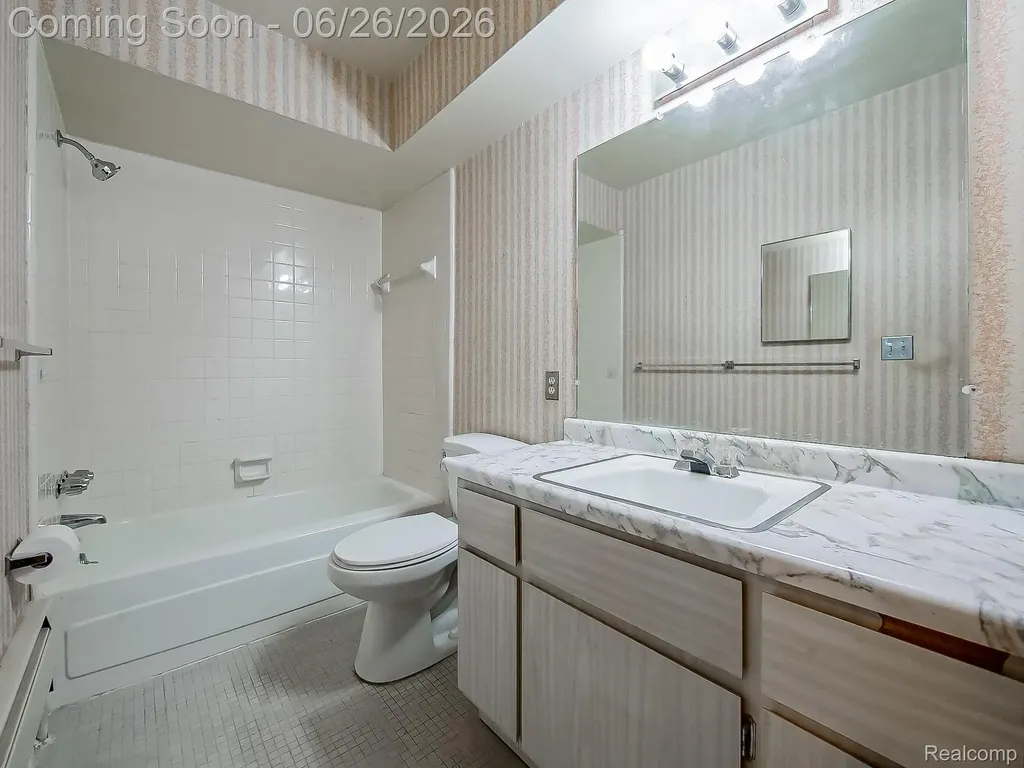 32125 Beaconsfield Street Roseville City MI 48066