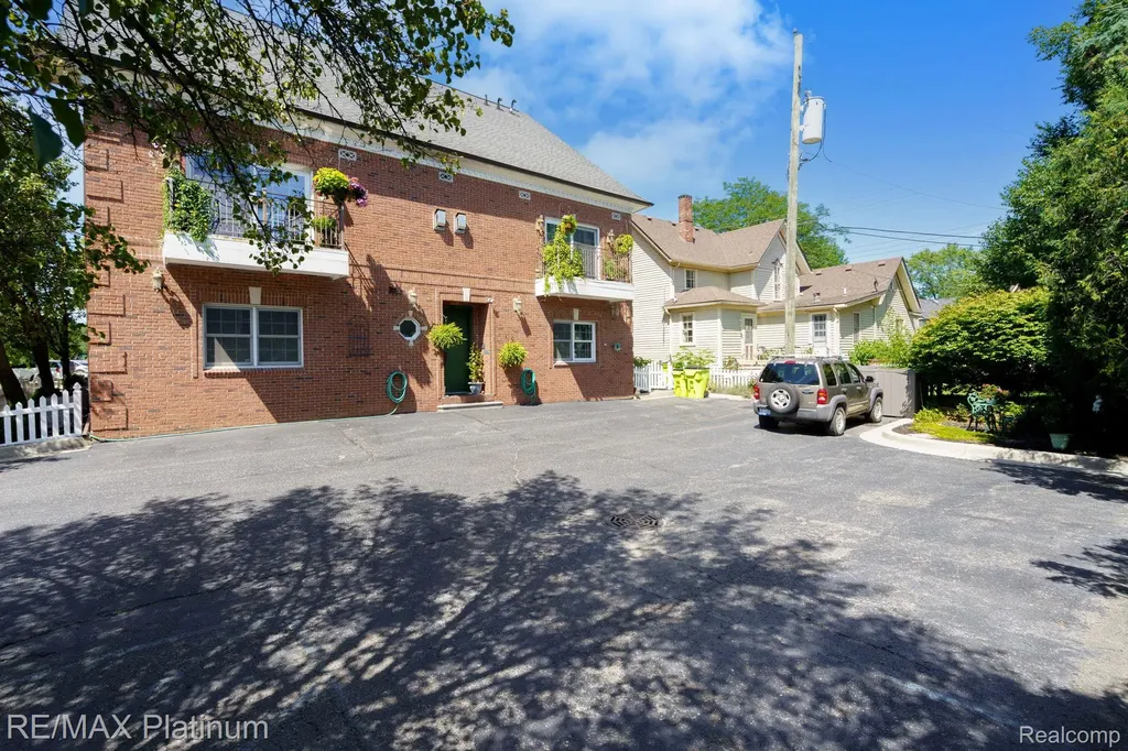 206 E Liberty Street Milford Village MI 48381