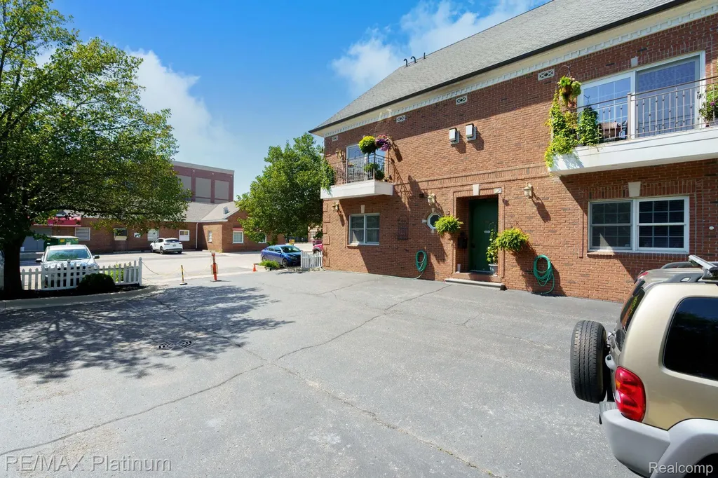 206 E Liberty Street Milford Village MI 48381