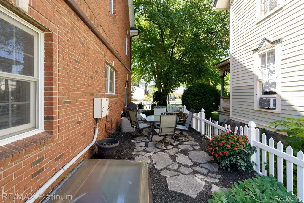 206 E Liberty Street Milford Village MI 48381