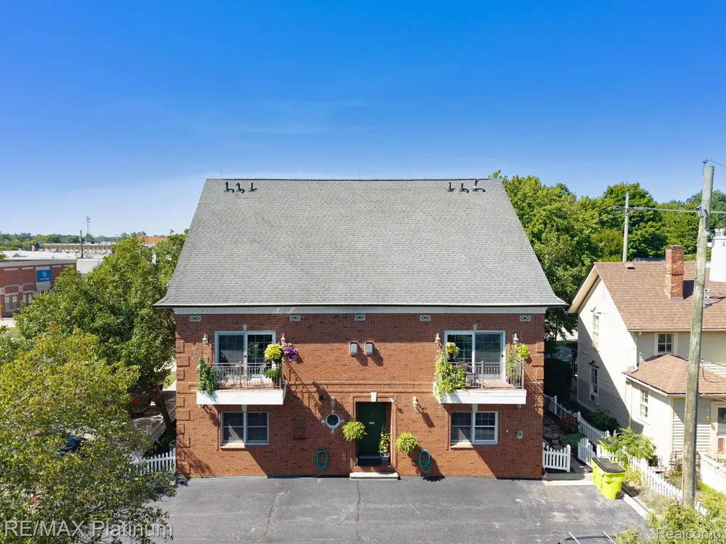 206 E Liberty Street Milford Village MI 48381