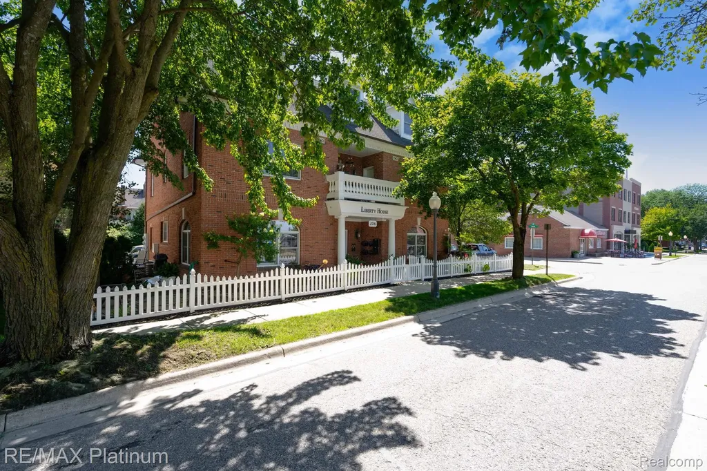 206 E Liberty Street Milford Village MI 48381