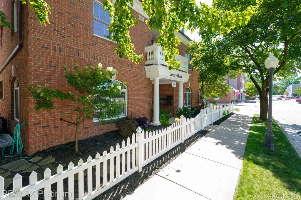 206 E Liberty Street Milford Village MI 48381