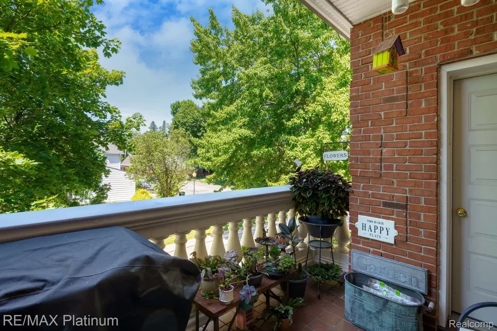 206 E Liberty Street Milford Village MI 48381