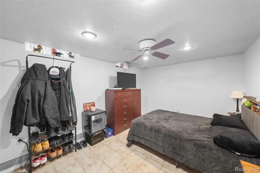 7125 Highview Street Dearborn Heights City MI 48127