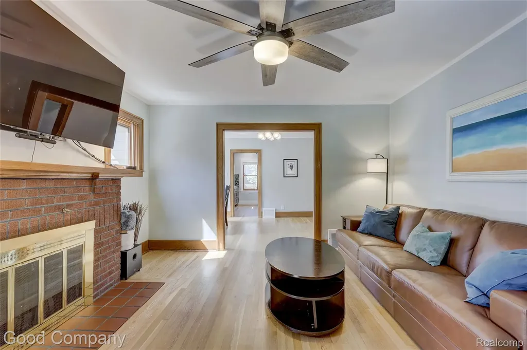 419 E 5th Street Royal Oak City MI 48067