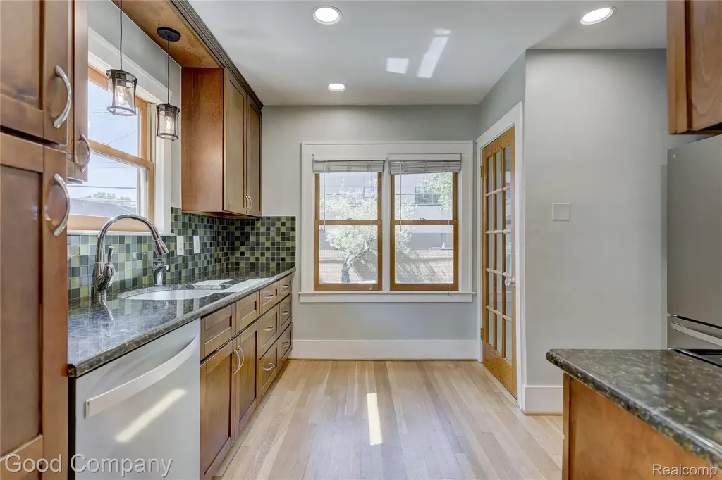 419 E 5th Street Royal Oak City MI 48067