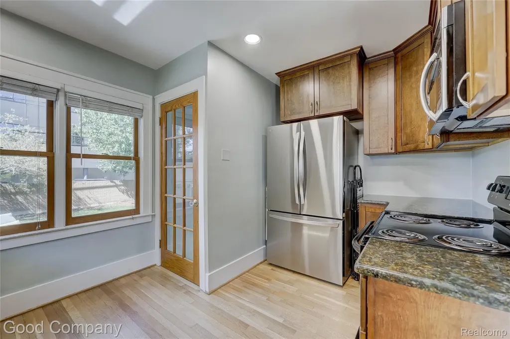 419 E 5th Street Royal Oak City MI 48067
