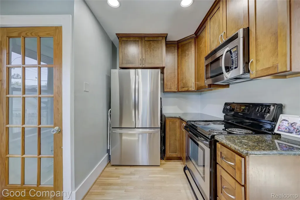 419 E 5th Street Royal Oak City MI 48067