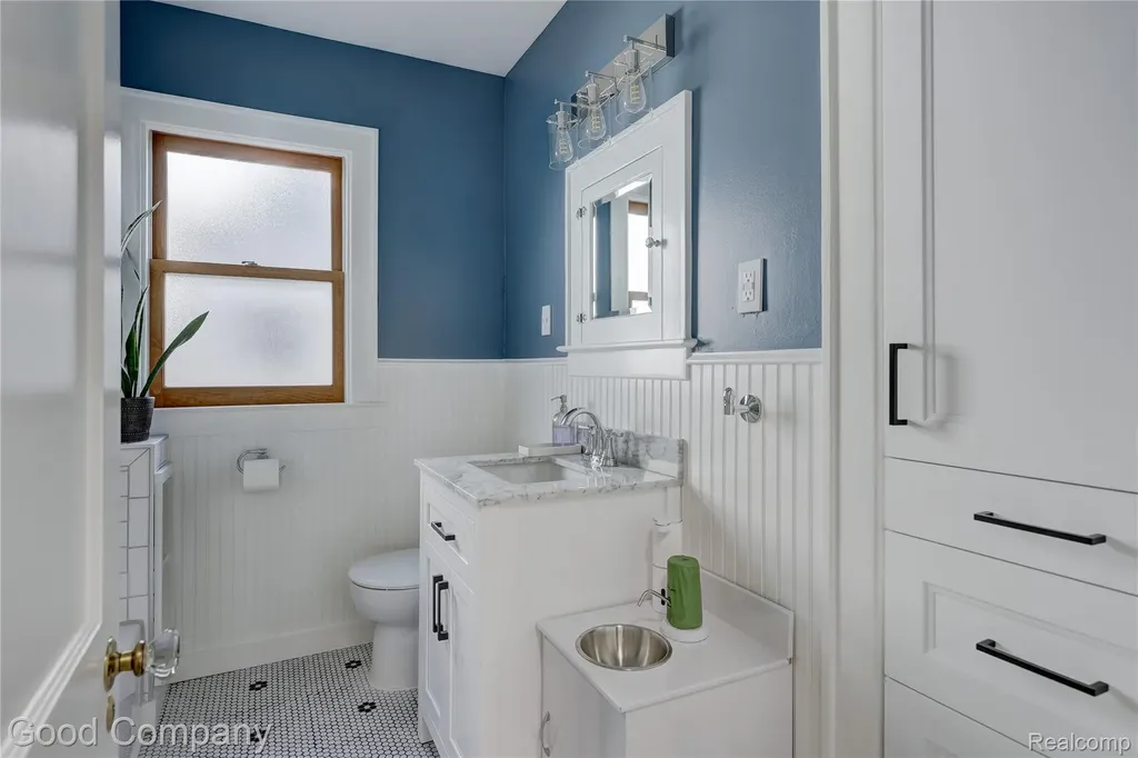 419 E 5th Street Royal Oak City MI 48067