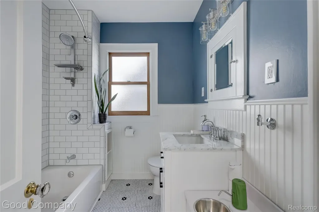 419 E 5th Street Royal Oak City MI 48067