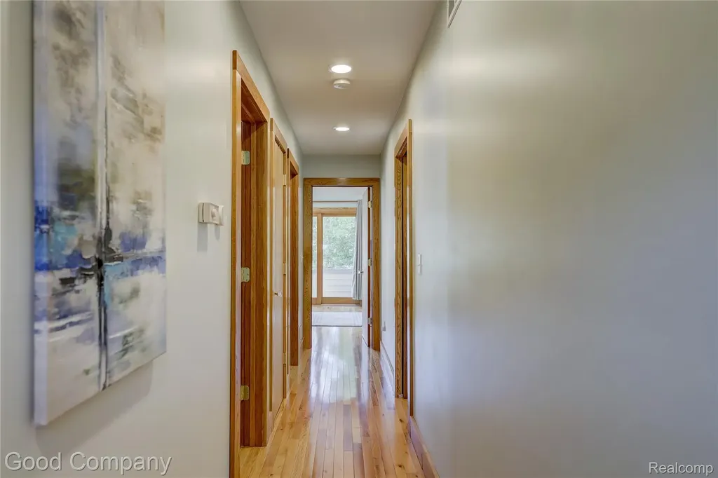 419 E 5th Street Royal Oak City MI 48067