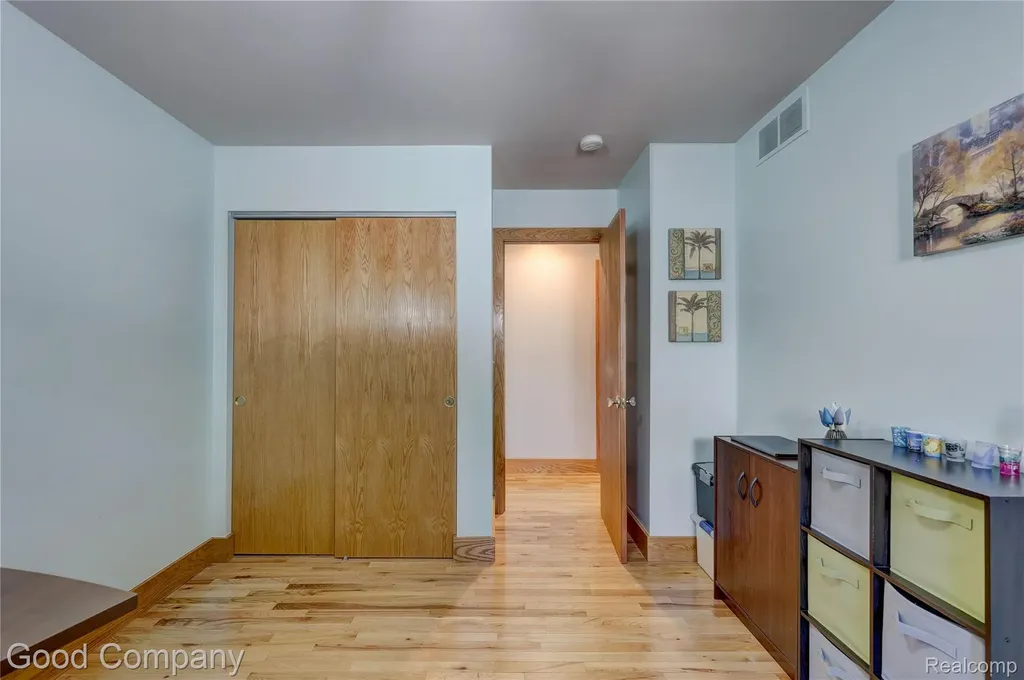 419 E 5th Street Royal Oak City MI 48067