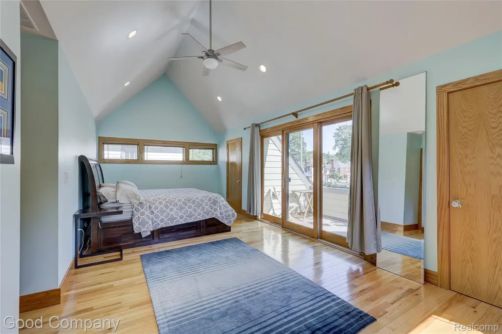 419 E 5th Street Royal Oak City MI 48067