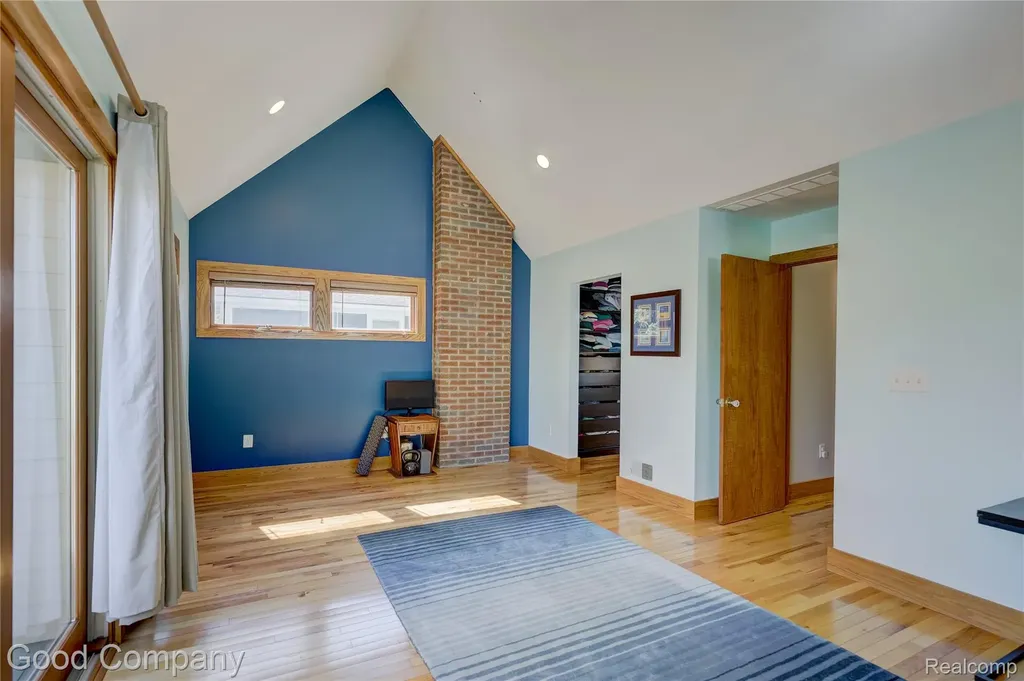 419 E 5th Street Royal Oak City MI 48067