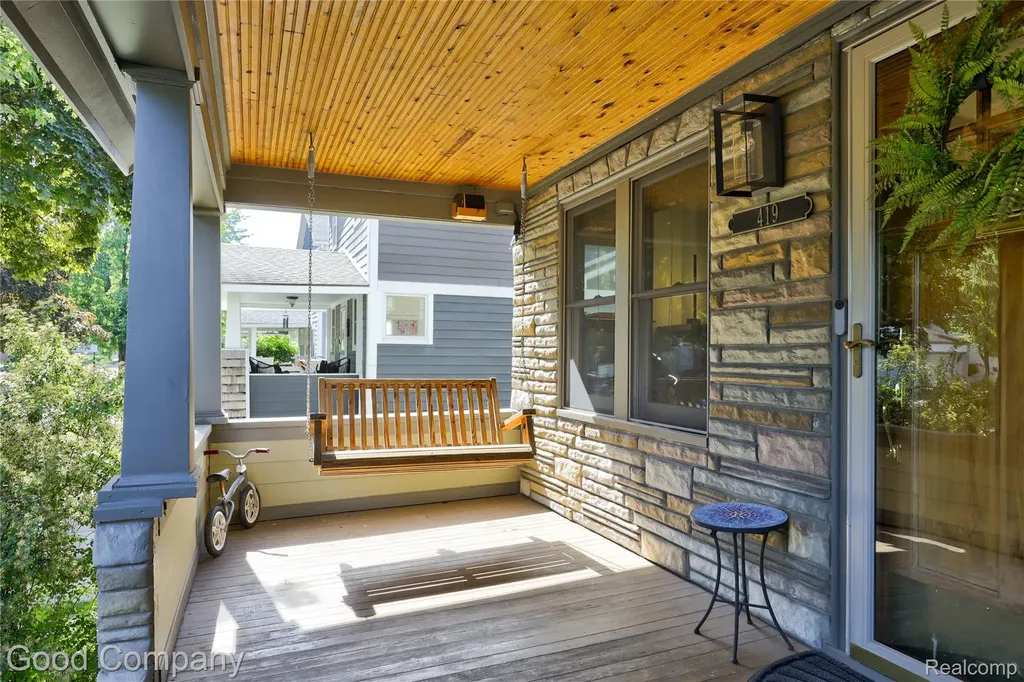 419 E 5th Street Royal Oak City MI 48067