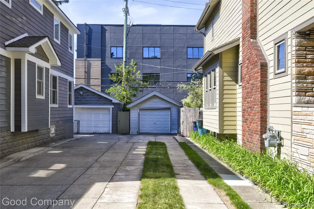 419 E 5th Street Royal Oak City MI 48067