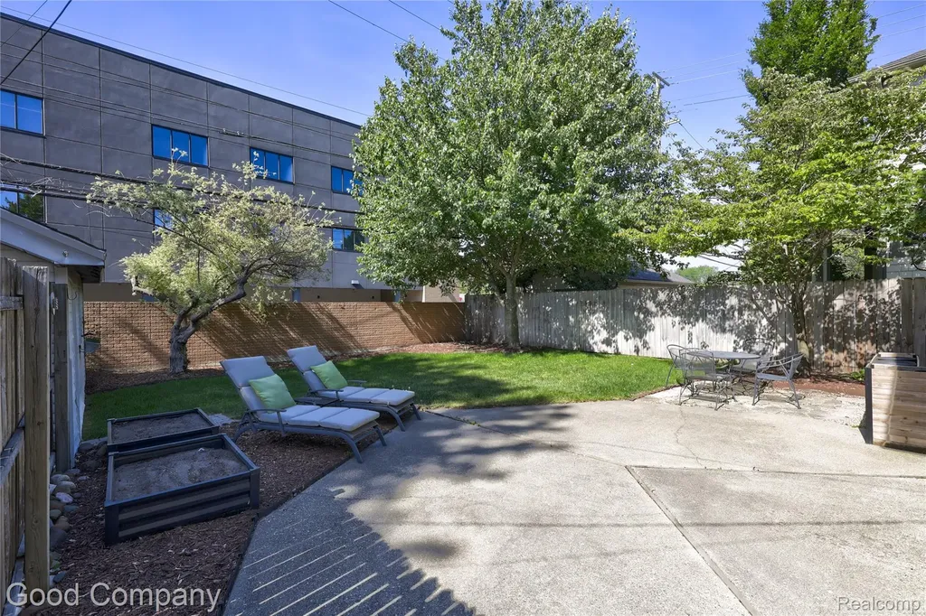 419 E 5th Street Royal Oak City MI 48067