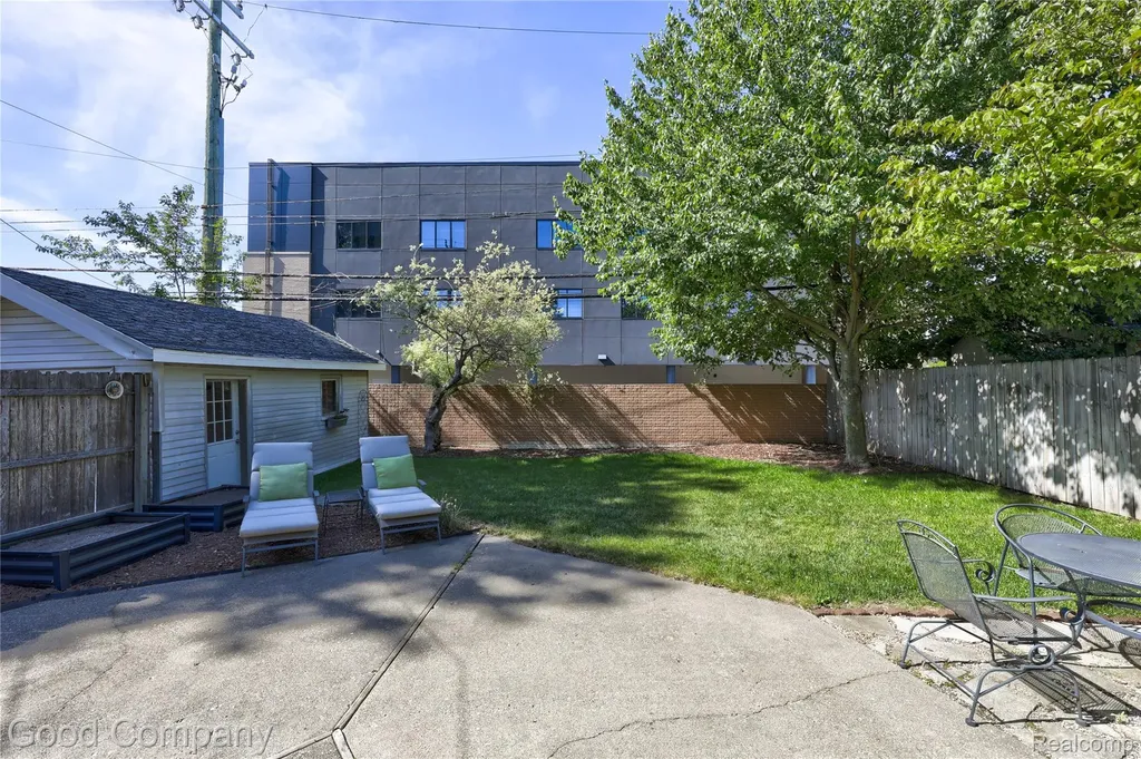 419 E 5th Street Royal Oak City MI 48067