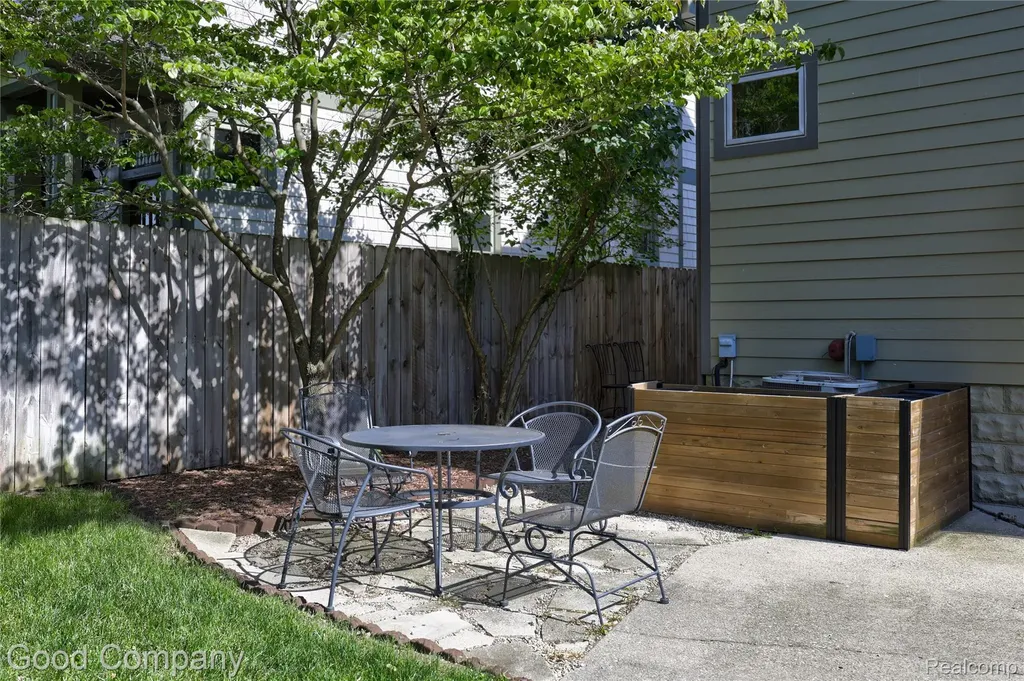 419 E 5th Street Royal Oak City MI 48067