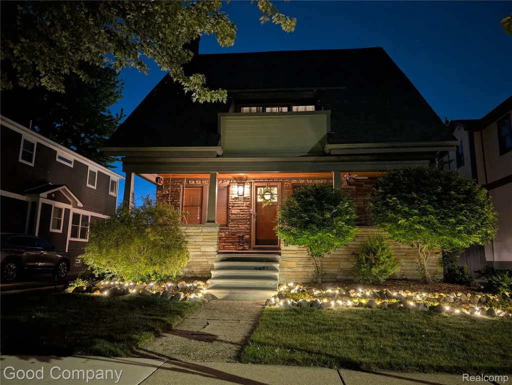 419 E 5th Street Royal Oak City MI 48067