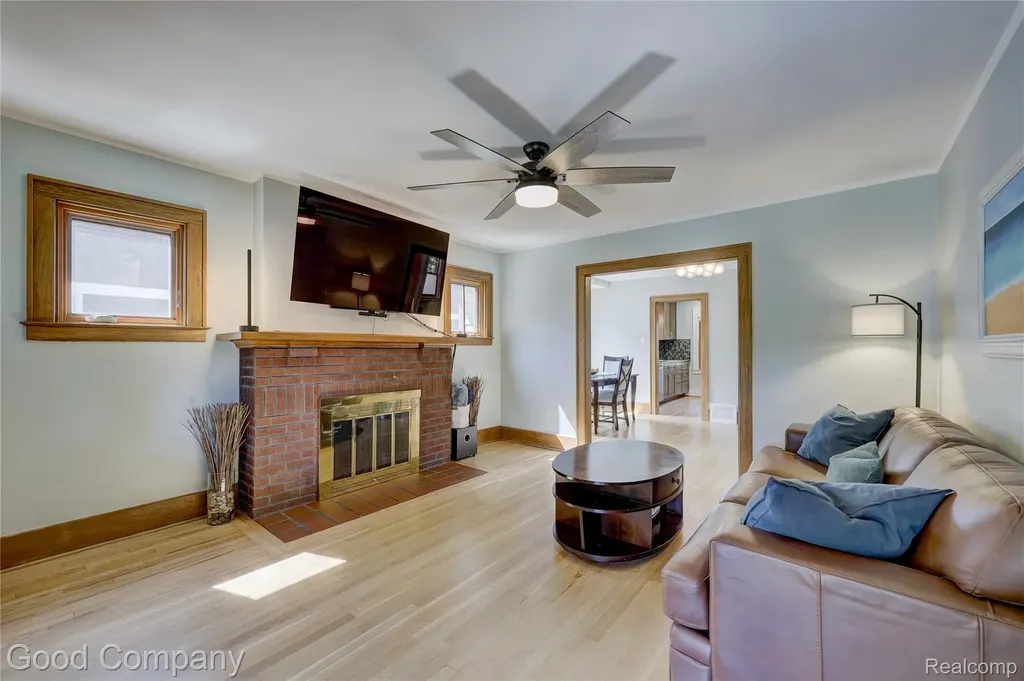 419 E 5th Street Royal Oak City MI 48067