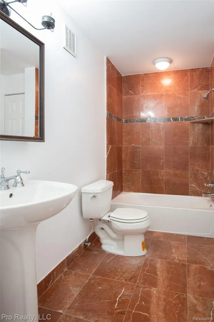 3559 Port Cove Drive Waterford Charter Township MI 48328