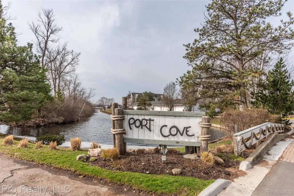 3559 Port Cove Drive Waterford Charter Township MI 48328