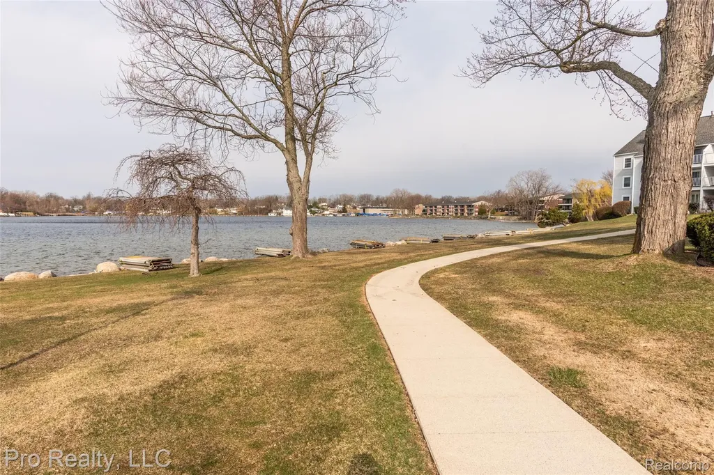 3559 Port Cove Drive Waterford Charter Township MI 48328