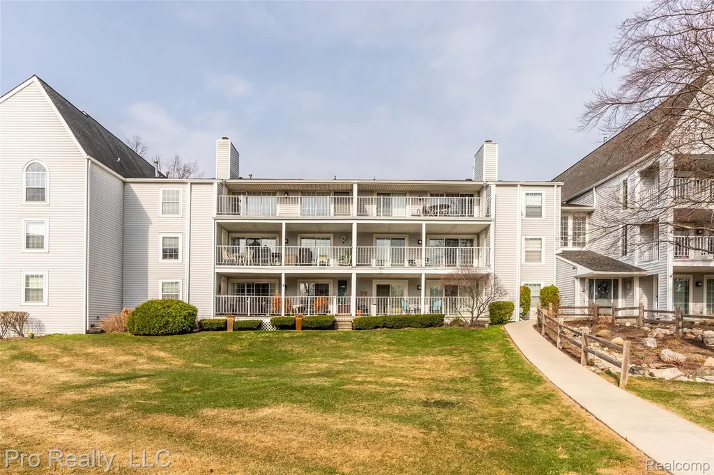 3559 Port Cove Drive Waterford Charter Township MI 48328