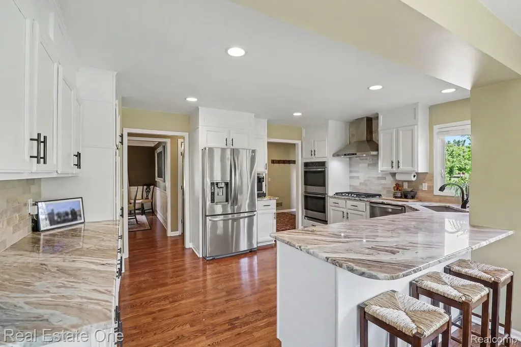 24899 Nottingham Drive Novi City MI 48374