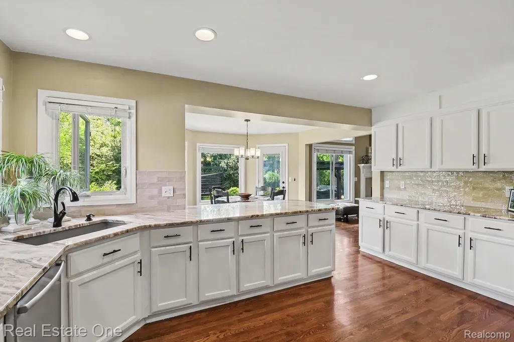 24899 Nottingham Drive Novi City MI 48374