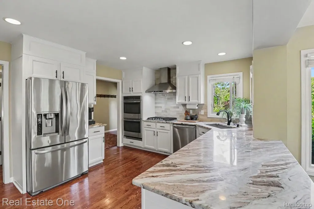 24899 Nottingham Drive Novi City MI 48374