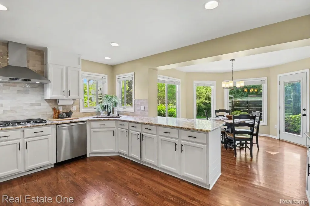 24899 Nottingham Drive Novi City MI 48374