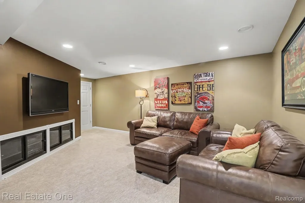 24899 Nottingham Drive Novi City MI 48374