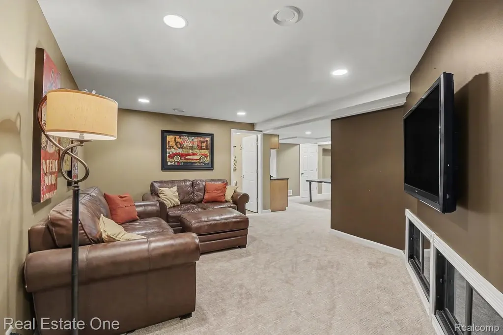 24899 Nottingham Drive Novi City MI 48374
