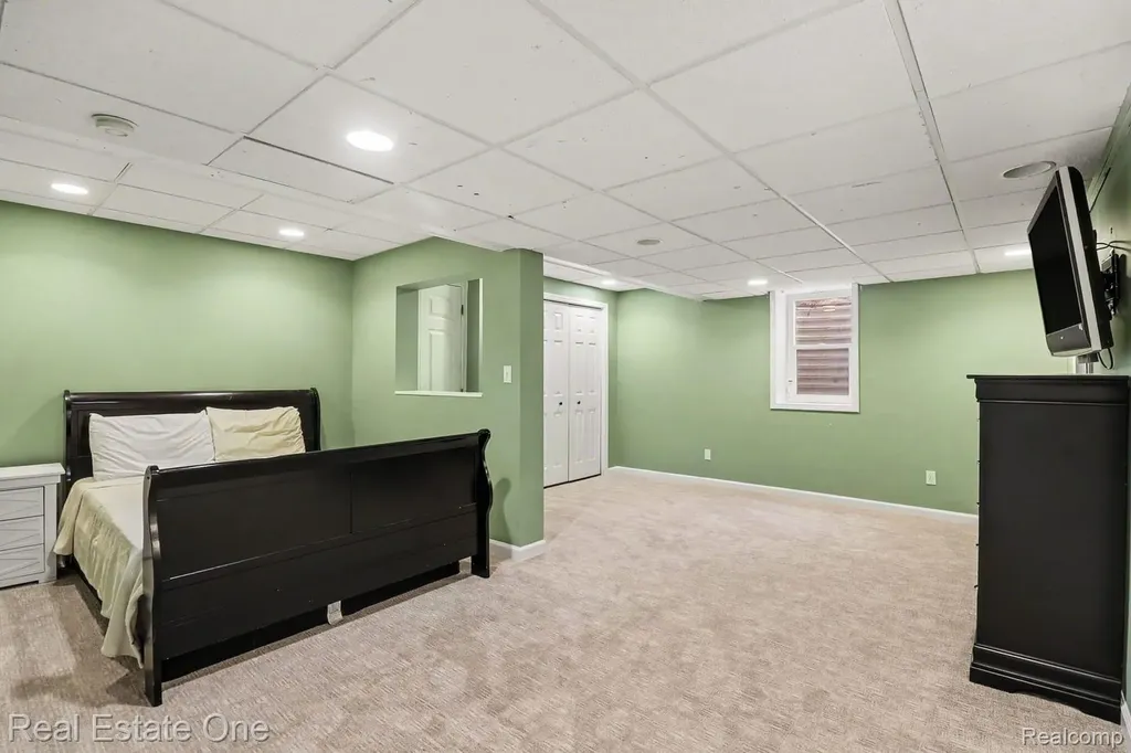 24899 Nottingham Drive Novi City MI 48374