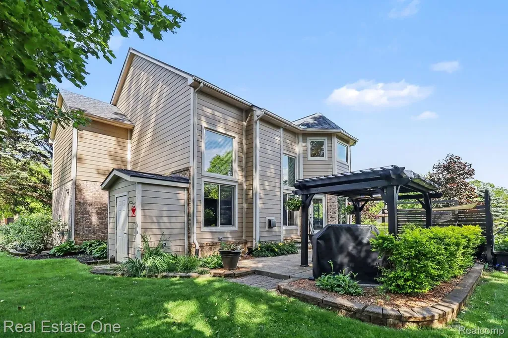 24899 Nottingham Drive Novi City MI 48374
