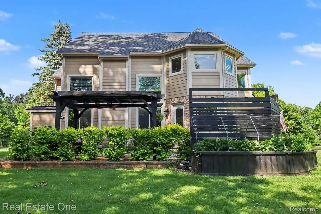 24899 Nottingham Drive Novi City MI 48374