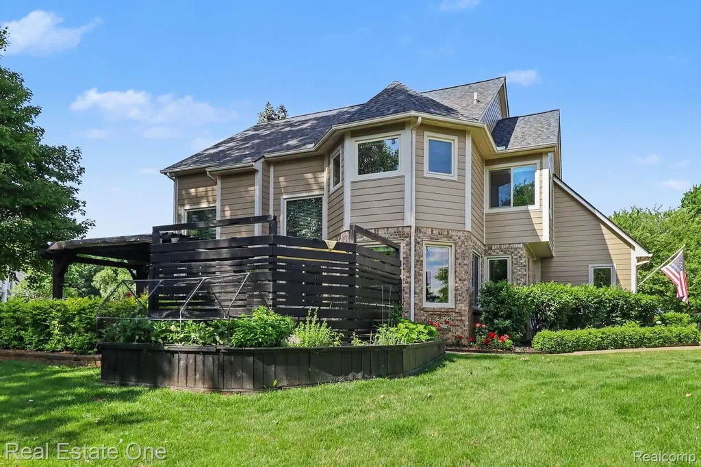 24899 Nottingham Drive Novi City MI 48374
