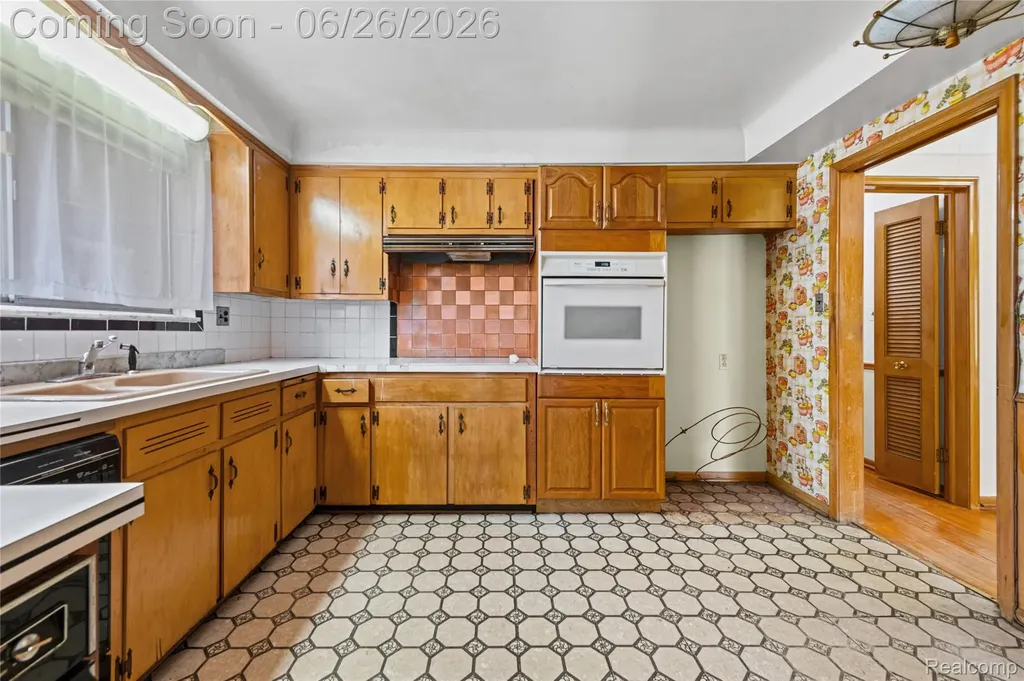 18645 Whitcomb Street Detroit City MI 48235