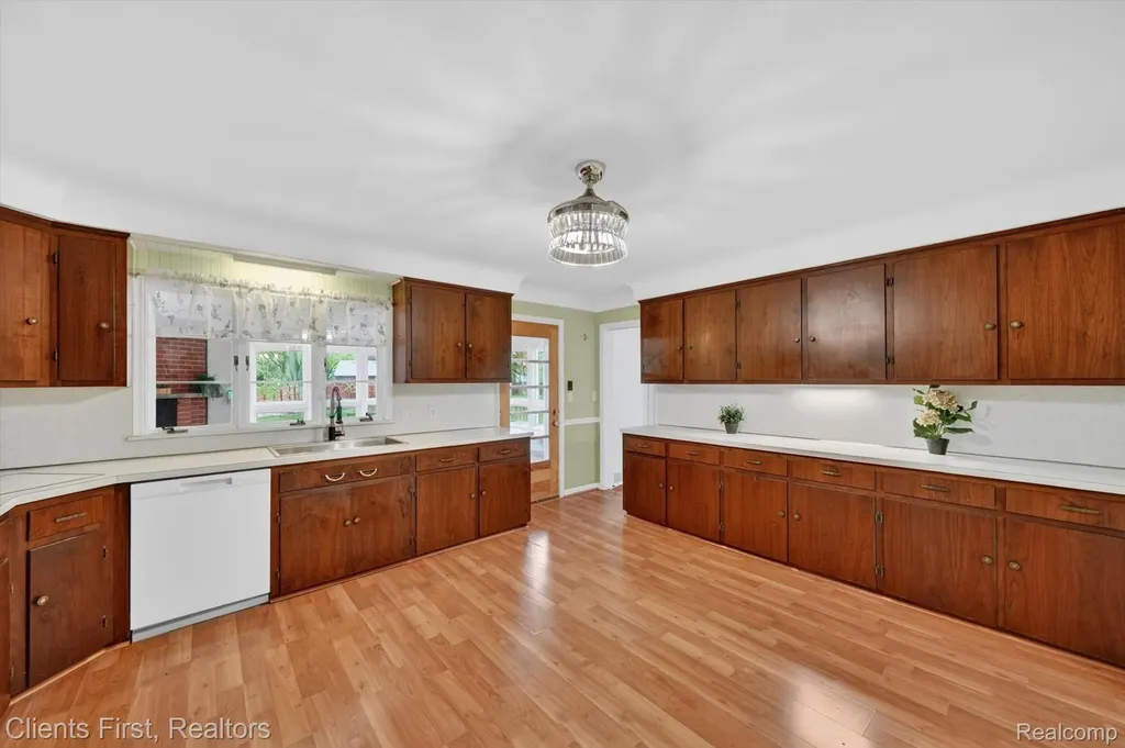 11000 Clinton River Road Sterling Heights City MI 48314