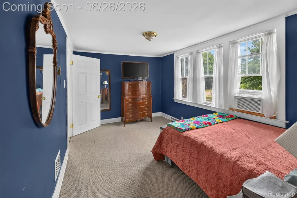 22865 Heussner Avenue Warren City MI 48089